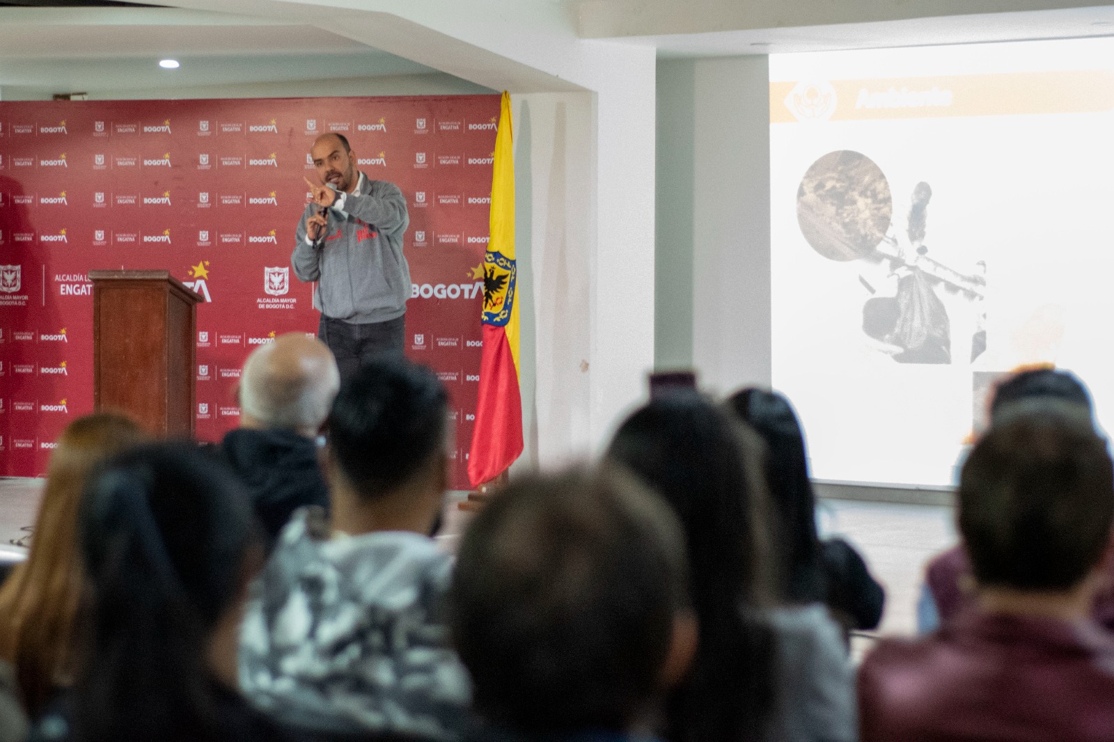 Con 40 tramos viales intervenidos y siete de diez delitos en reducción, Engativá presenta sus avances del primer semestre de 2026